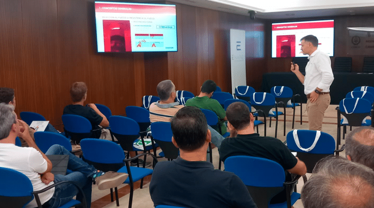 Jornadas Técnicas Dinak sobre Conductos y Chimeneas con Certificación de Resistencia al Fuego EI en Canarias